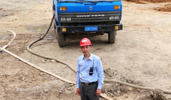 中国草学会常务理事、浙大教授徐礼根老师用“魔术”修复华东地区最大露天矿山