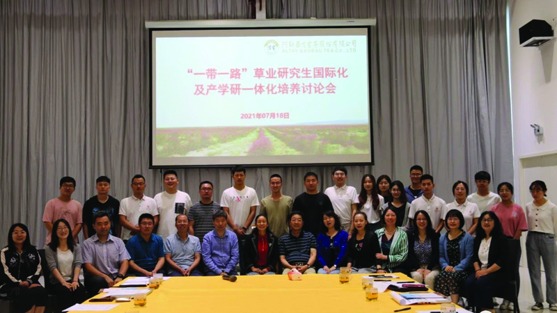 “一带一路”草业研究生国际化及产学研培养讨论会在新疆“戈宝红麻基地”成功召开