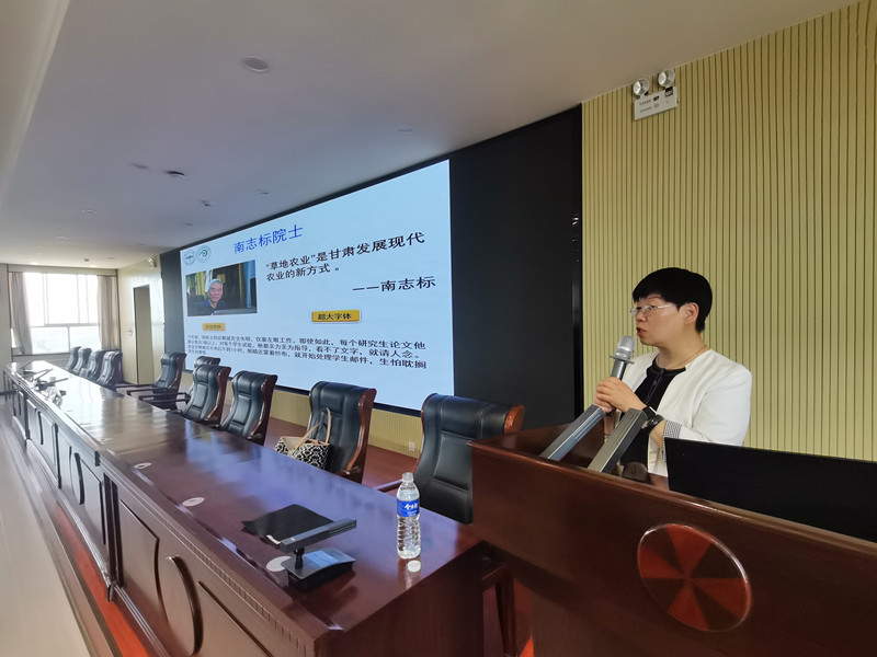 中国草学会原生态专业委员会主任沈禹颖教授受邀在庆阳开展“小小草业，大大人生”科普报告会